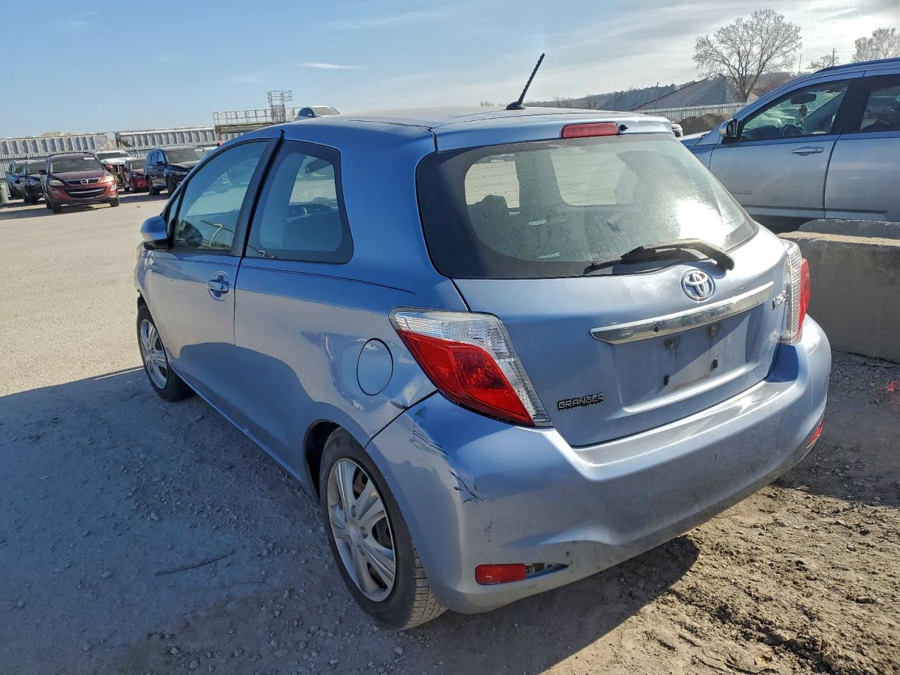 2014 TOYOTA YARIS photo 2
