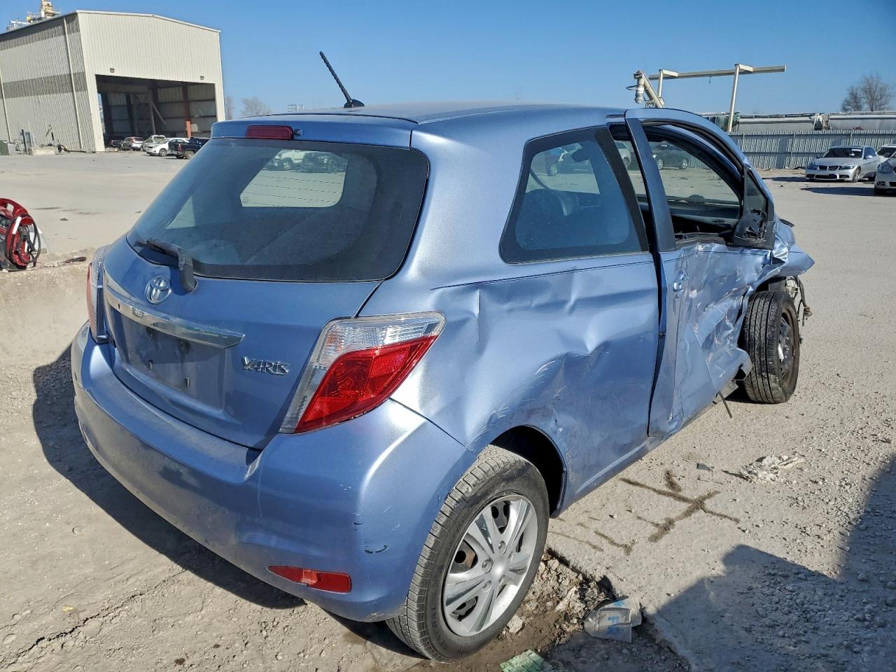 2014 TOYOTA YARIS photo 3