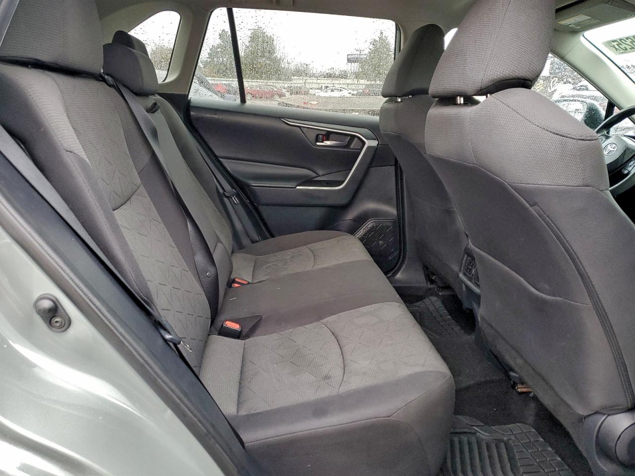 2021 TOYOTA RAV4 XLE photo 11