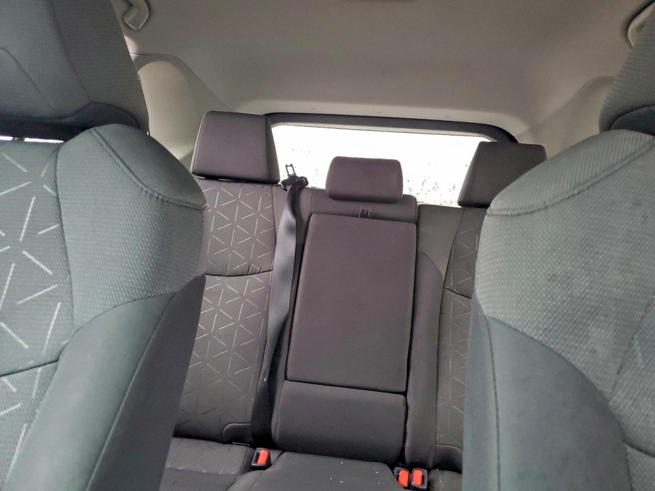 2021 TOYOTA RAV4 XLE photo 10