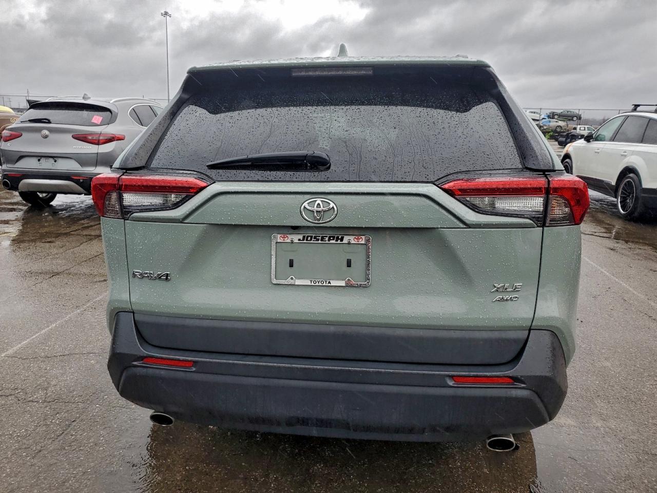 2021 TOYOTA RAV4 XLE photo 6