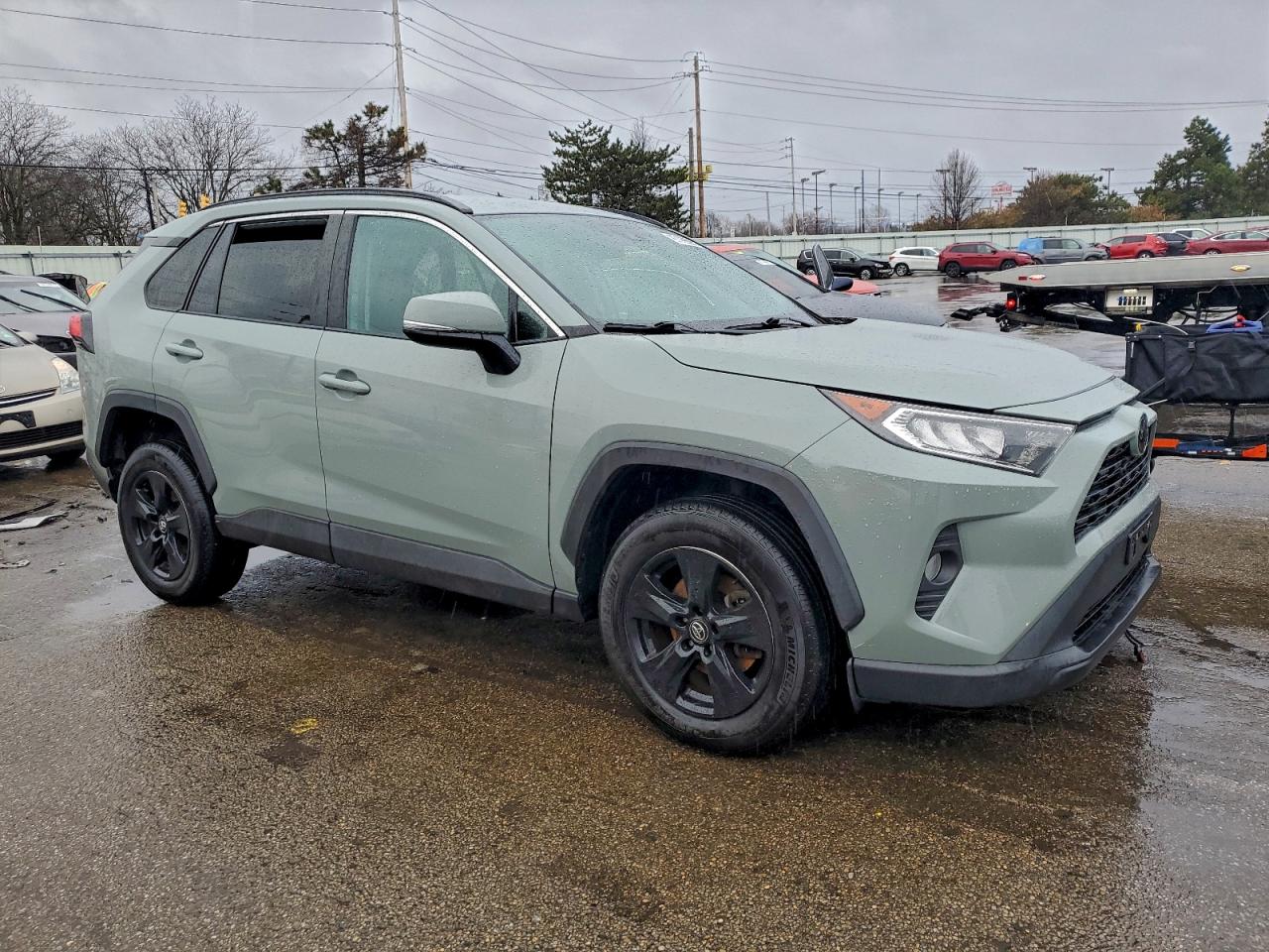 2021 TOYOTA RAV4 XLE photo 4