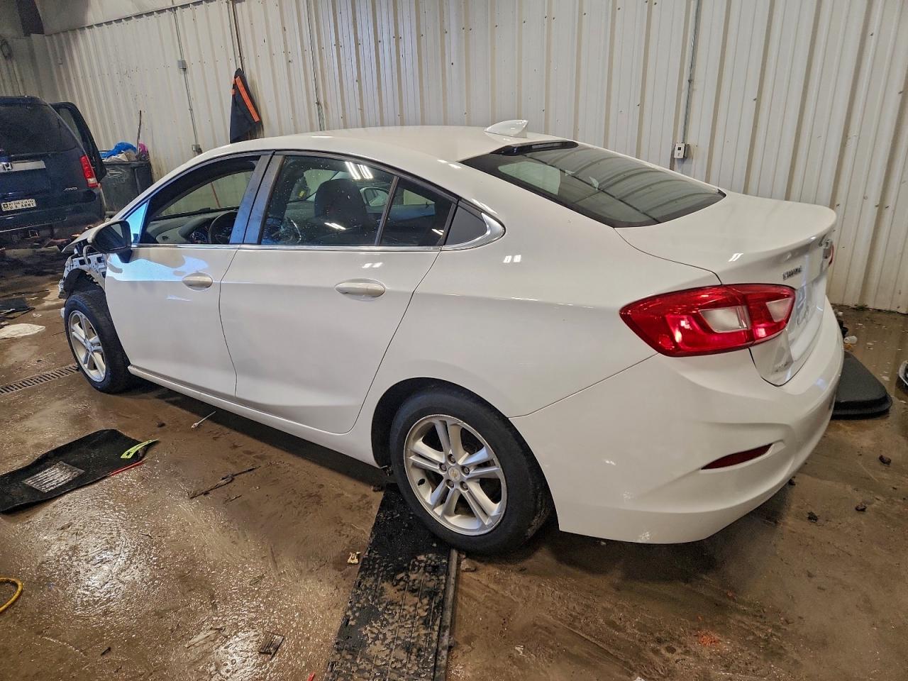 2016 CHEVROLET CRUZE LT photo 2