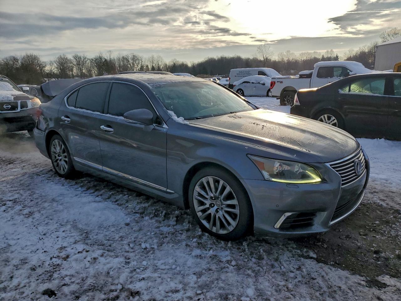 2014 LEXUS LS 460 photo 4