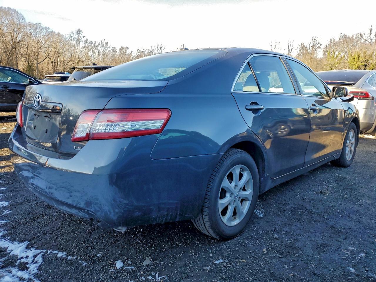 2011 TOYOTA CAMRY BASE photo 3
