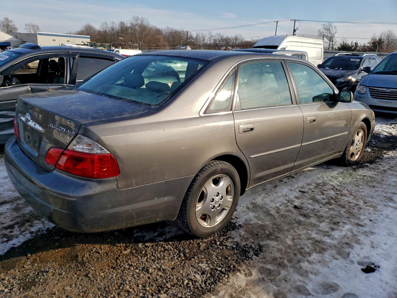 2004 TOYOTA AVALON XL photo 3
