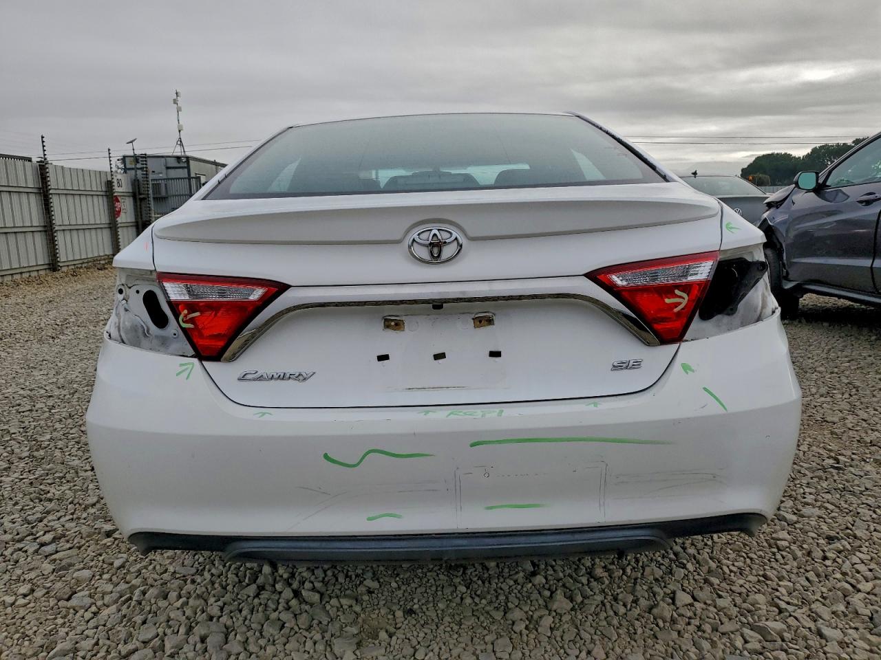 2016 TOYOTA CAMRY LE photo 6