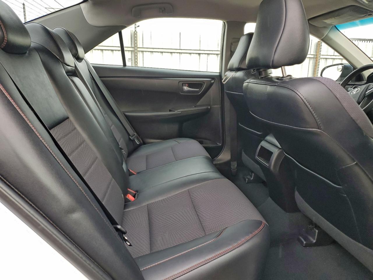 2016 TOYOTA CAMRY LE photo 10
