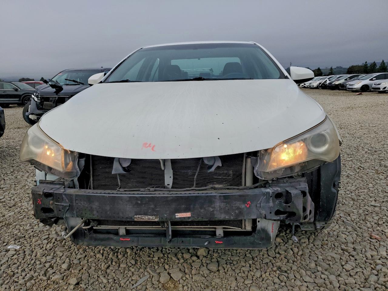2016 TOYOTA CAMRY LE photo 5