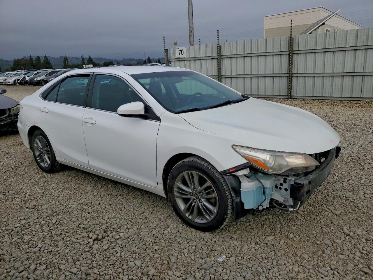 2016 TOYOTA CAMRY LE photo 4