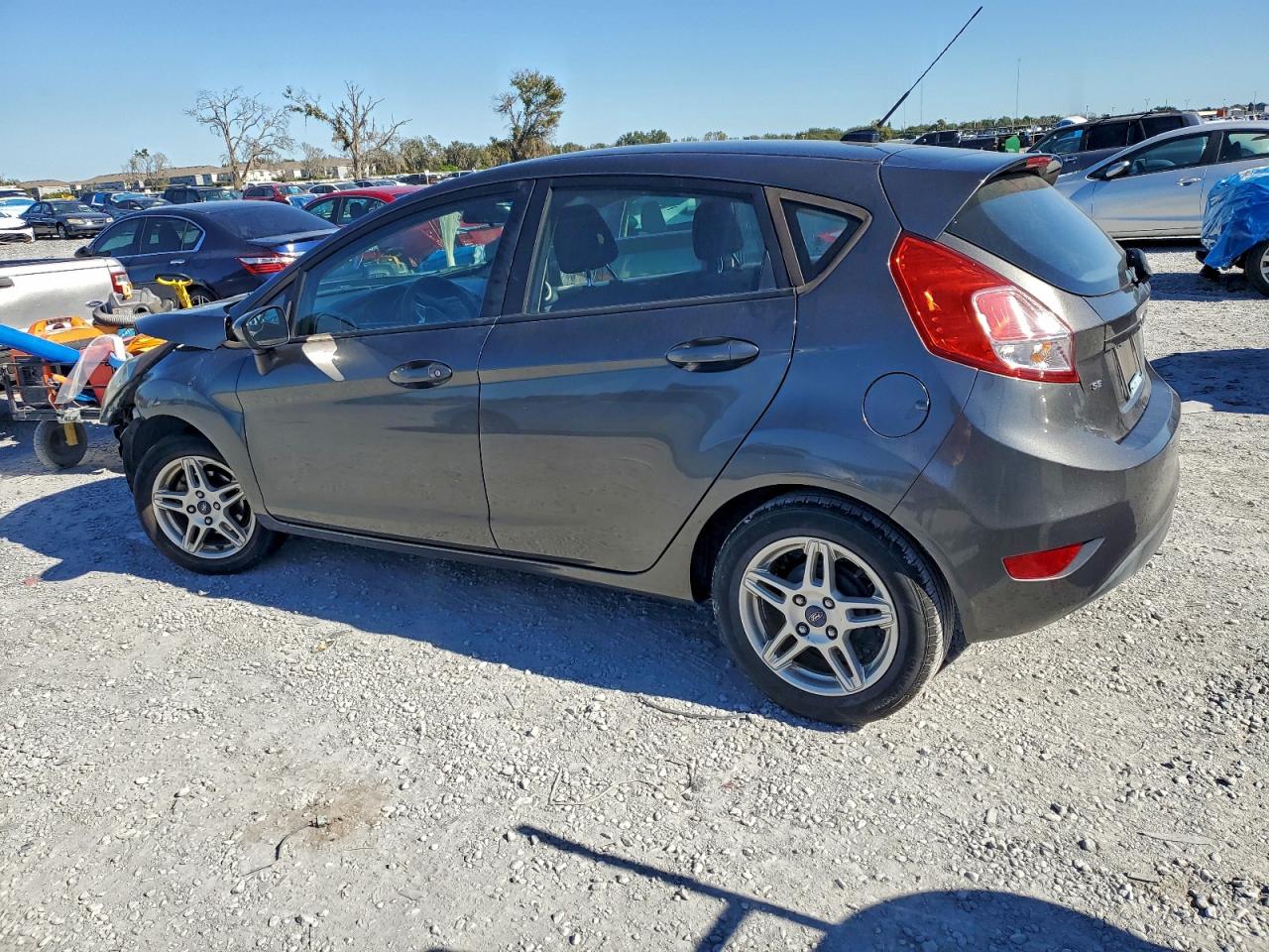 2018 FORD FIESTA SE photo 2