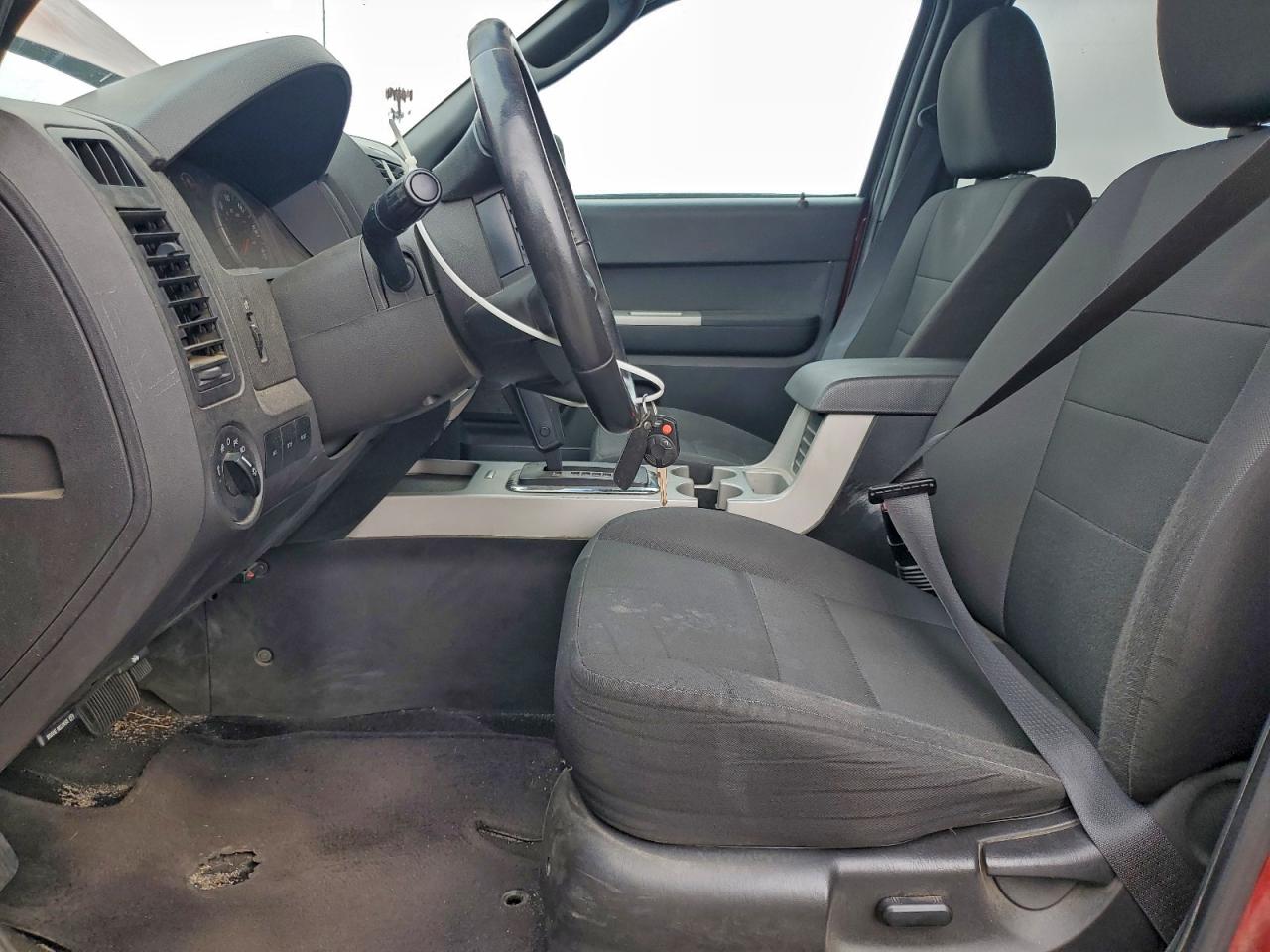 2010 FORD ESCAPE XLT photo 7