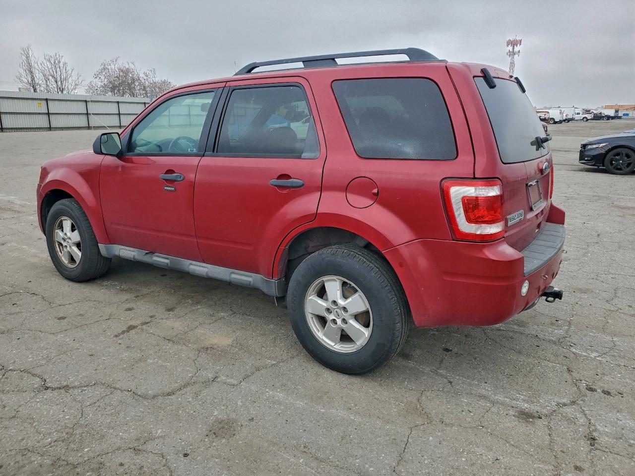 2010 FORD ESCAPE XLT photo 2