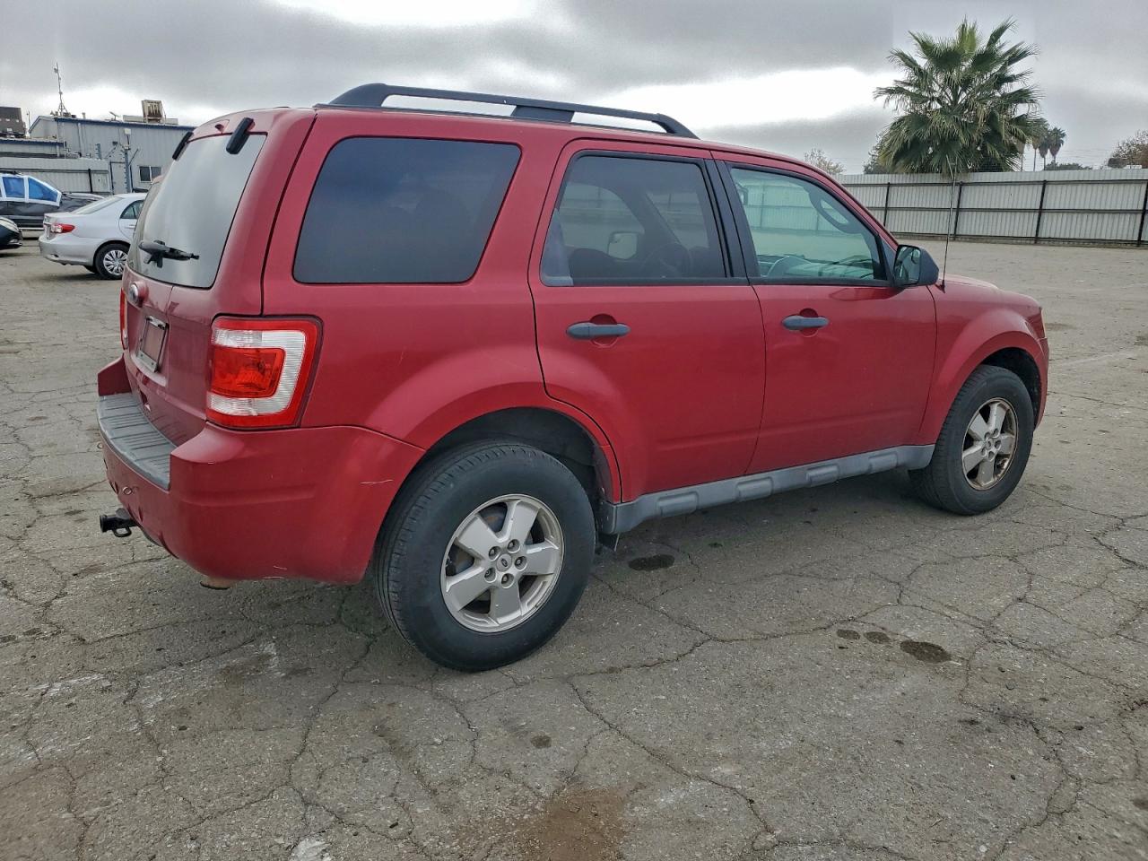 2010 FORD ESCAPE XLT photo 3