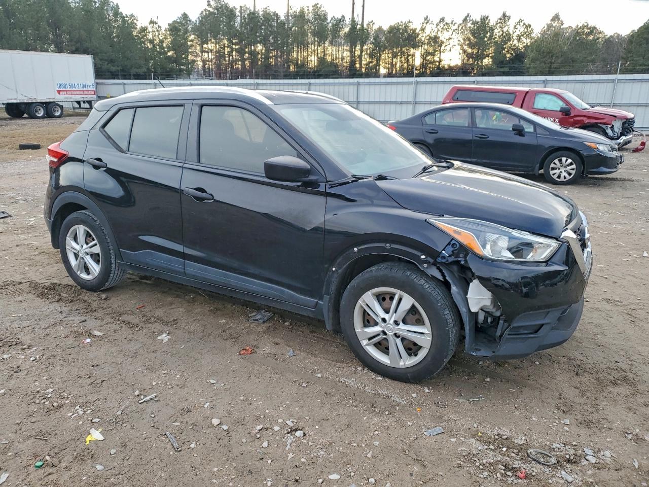 2019 NISSAN KICKS S photo 4