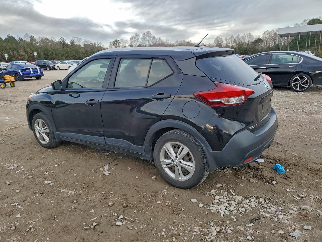 2019 NISSAN KICKS S photo 2