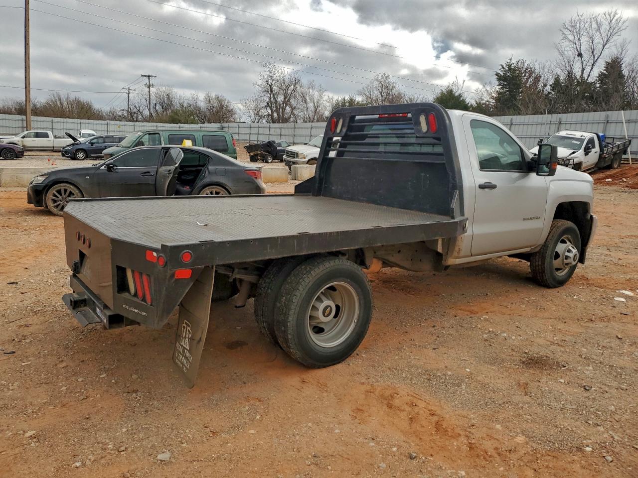 2015 CHEVROLET SILVERADO FLATBED TRUCK photo 3
