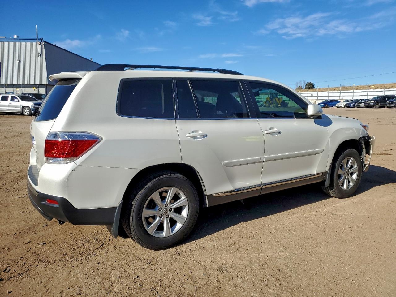 2013 TOYOTA HIGHLANDER BASE photo 3