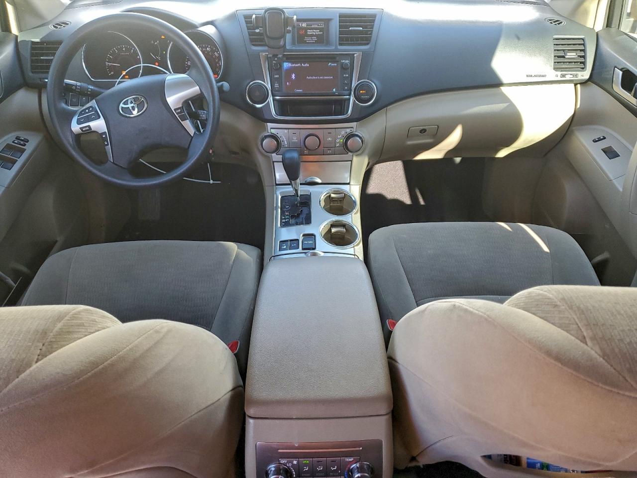 2013 TOYOTA HIGHLANDER BASE photo 8