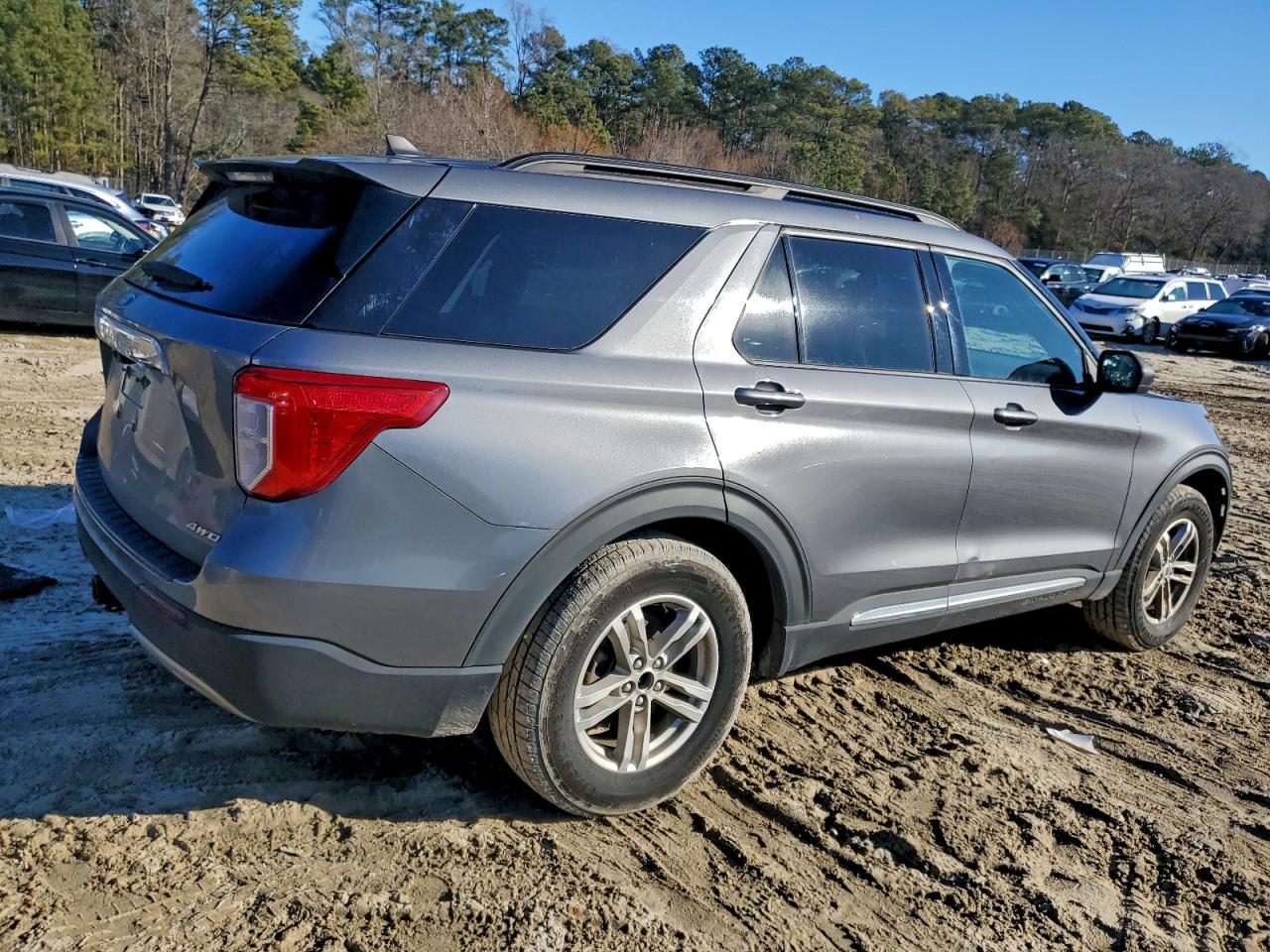 2021 FORD EXPLORER XLT photo 3