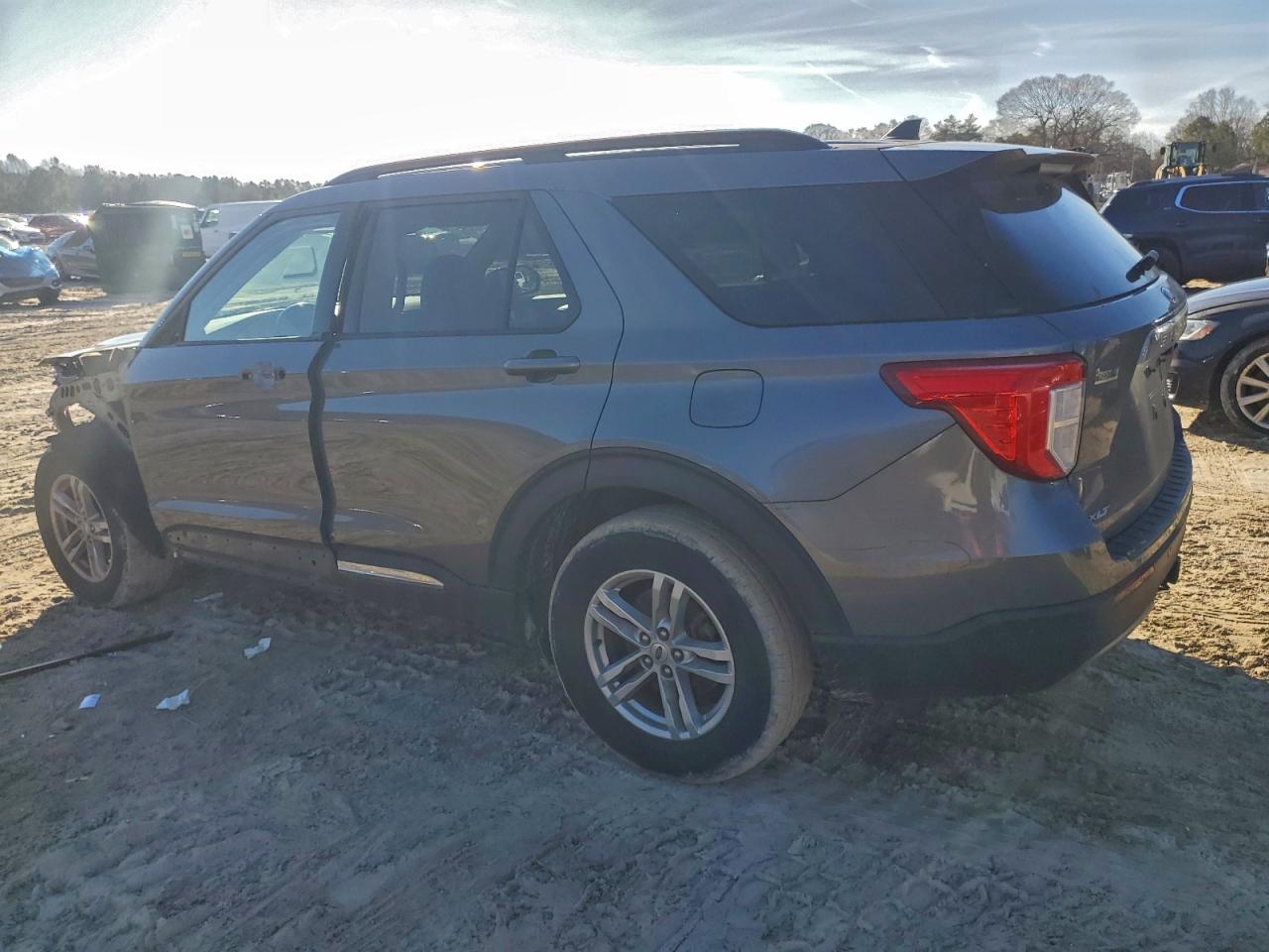 2021 FORD EXPLORER XLT photo 2