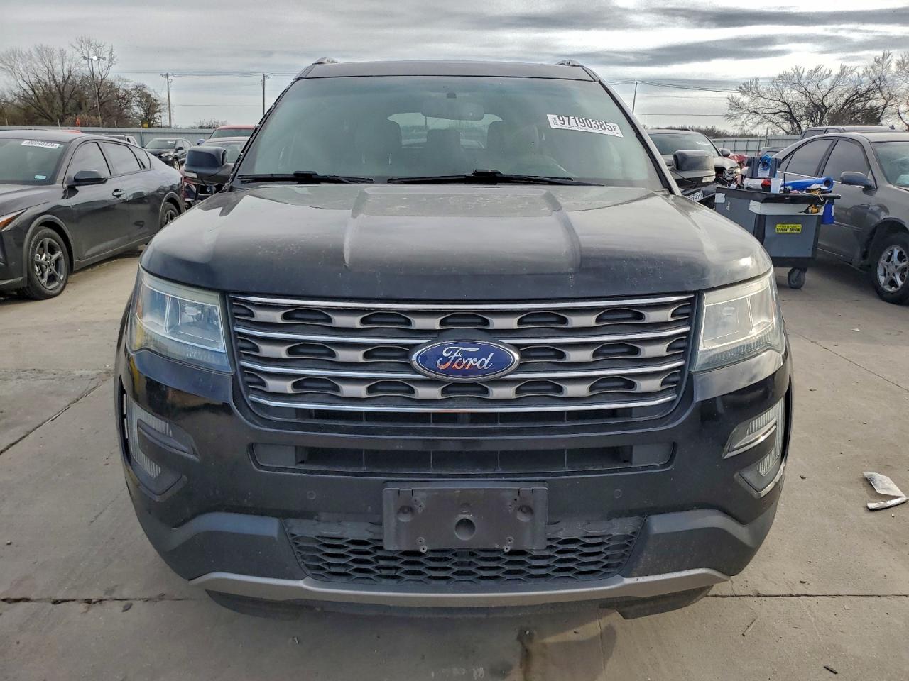 2016 FORD EXPLORER XLT photo 5