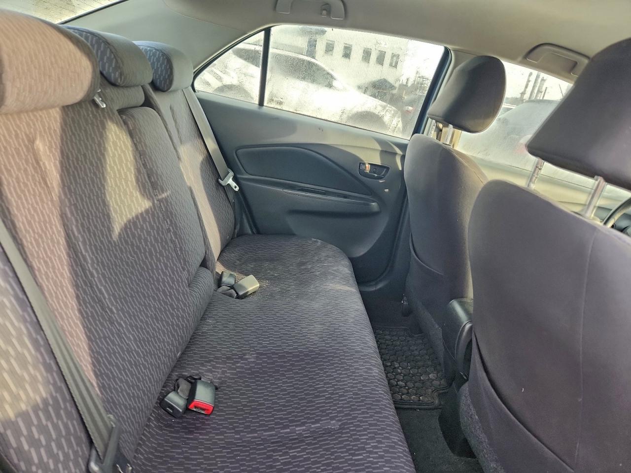 2010 TOYOTA YARIS photo 10