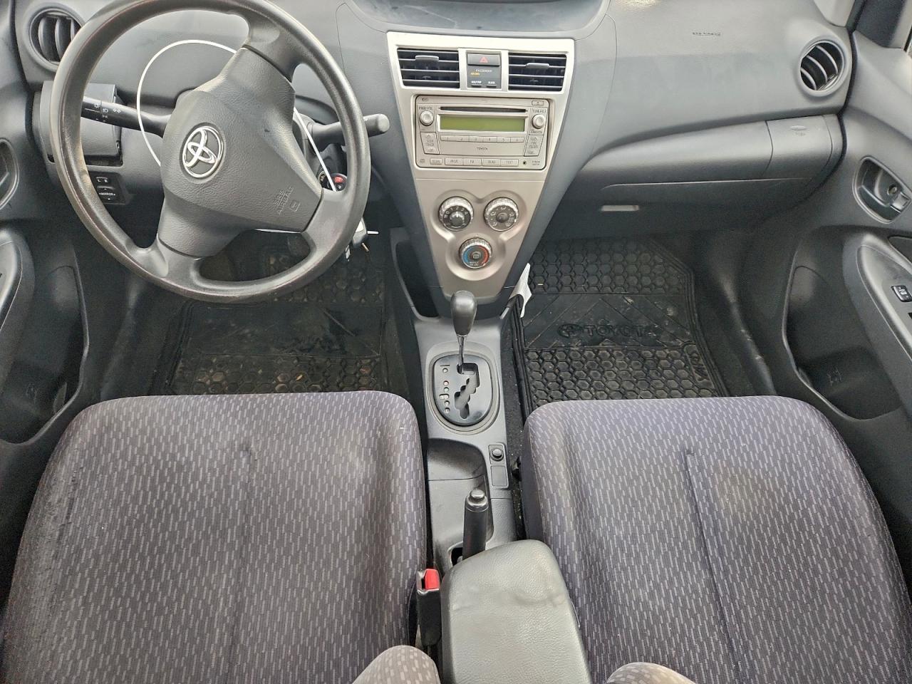 2010 TOYOTA YARIS photo 8