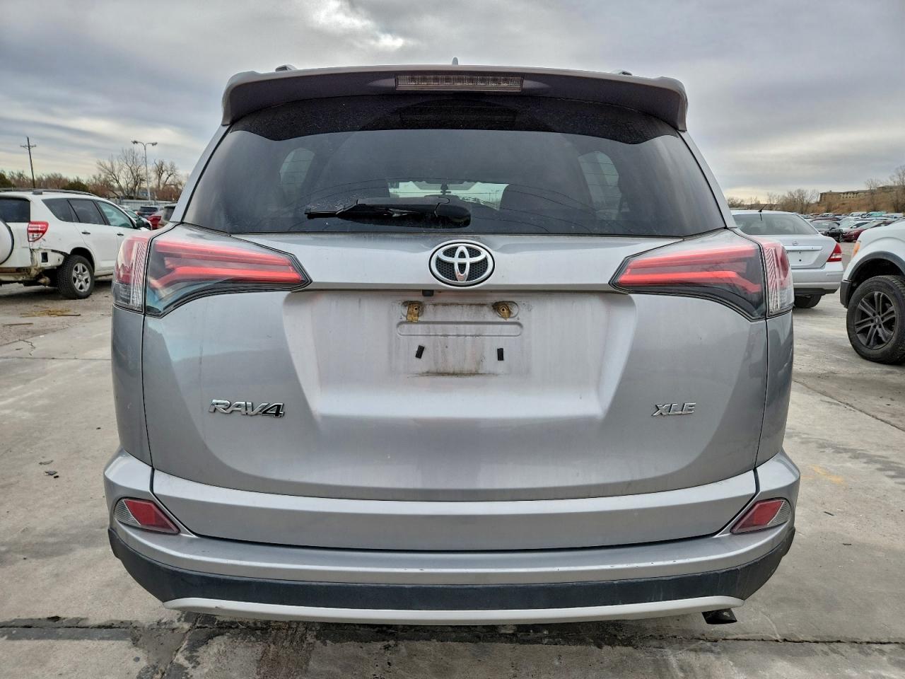 2016 TOYOTA RAV4 XLE photo 6