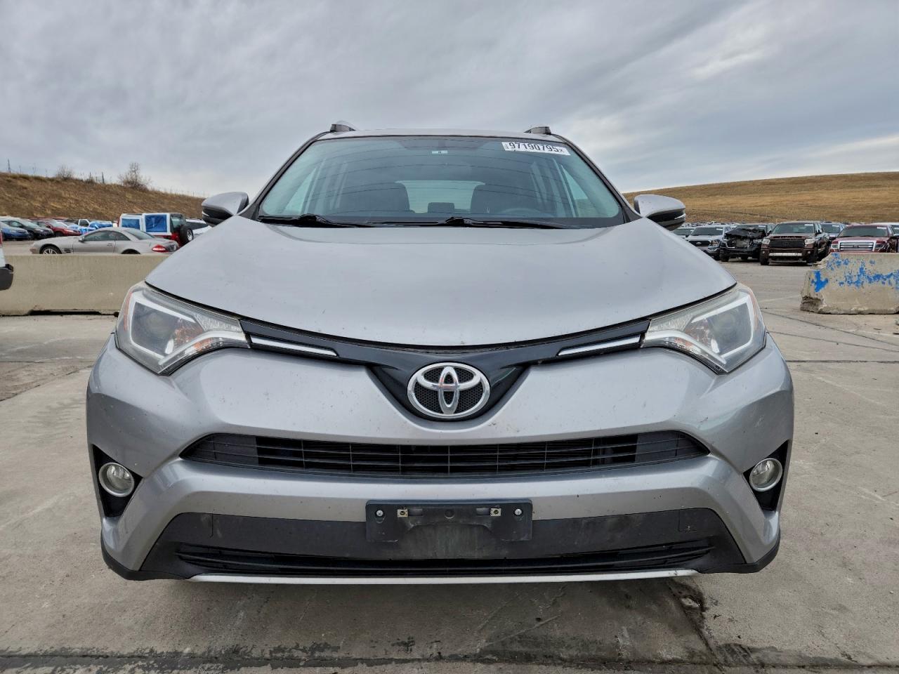 2016 TOYOTA RAV4 XLE photo 5