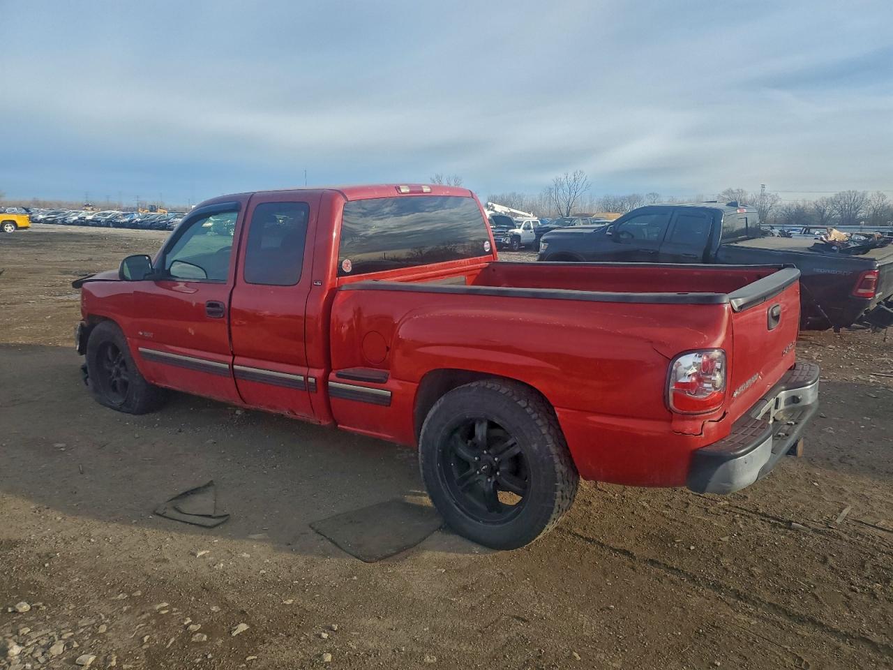 2002 CHEVROLET SILVERADO C1500 photo 2