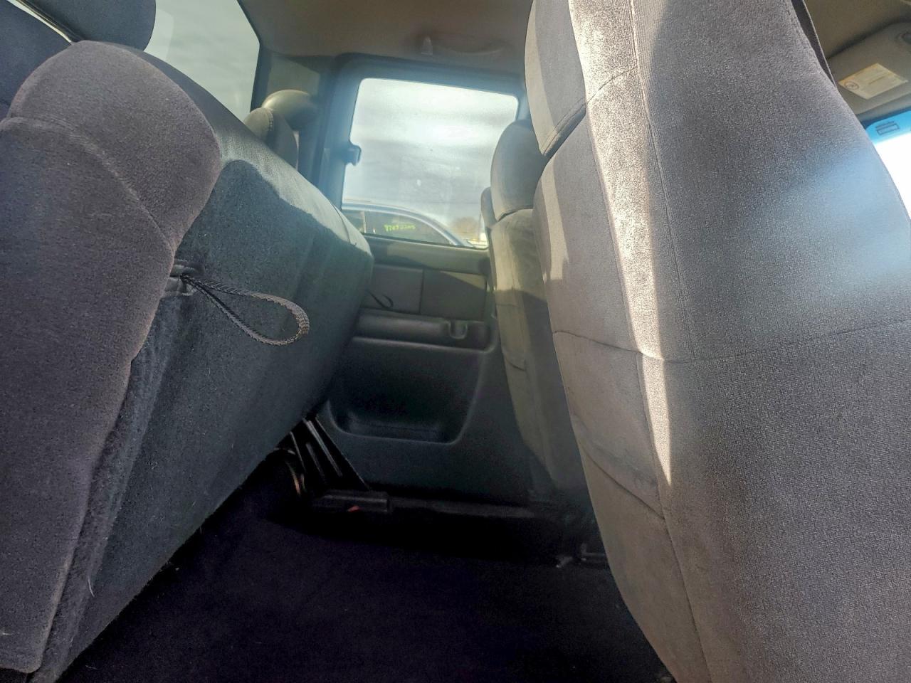 2002 CHEVROLET SILVERADO C1500 photo 10