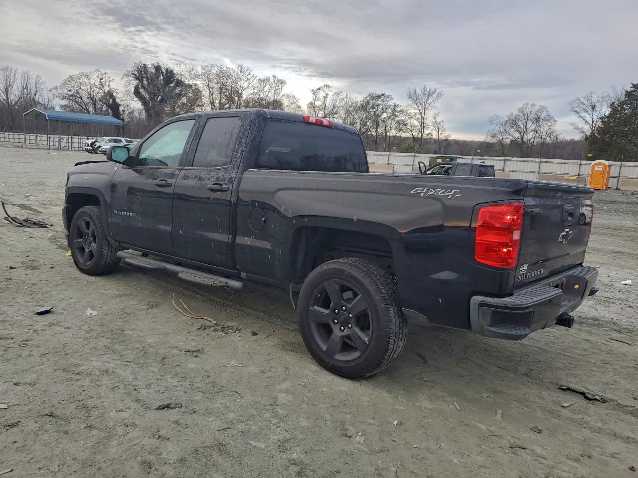 2017 CHEVROLET SILVERADO K1500 CUSTOM photo 2