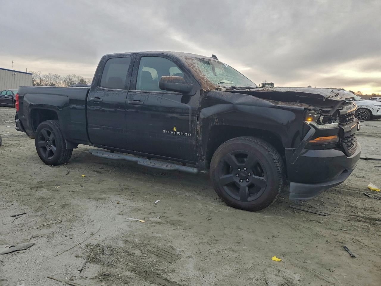 2017 CHEVROLET SILVERADO K1500 CUSTOM photo 4