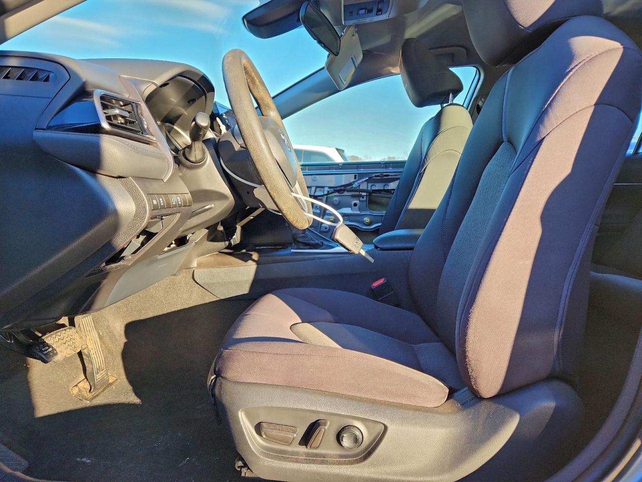 2021 TOYOTA CAMRY LE photo 7