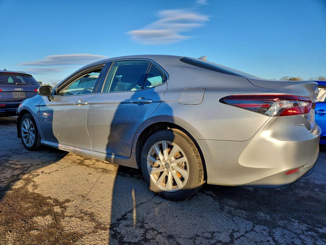 2021 TOYOTA CAMRY LE photo 2