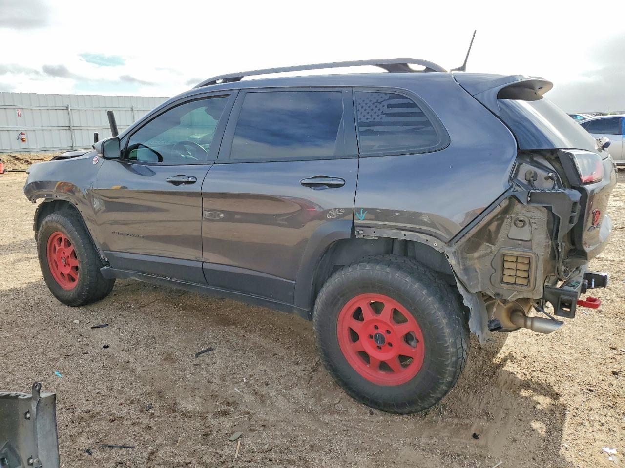 2019 JEEP CHEROKEE TRAILHAWK photo 2