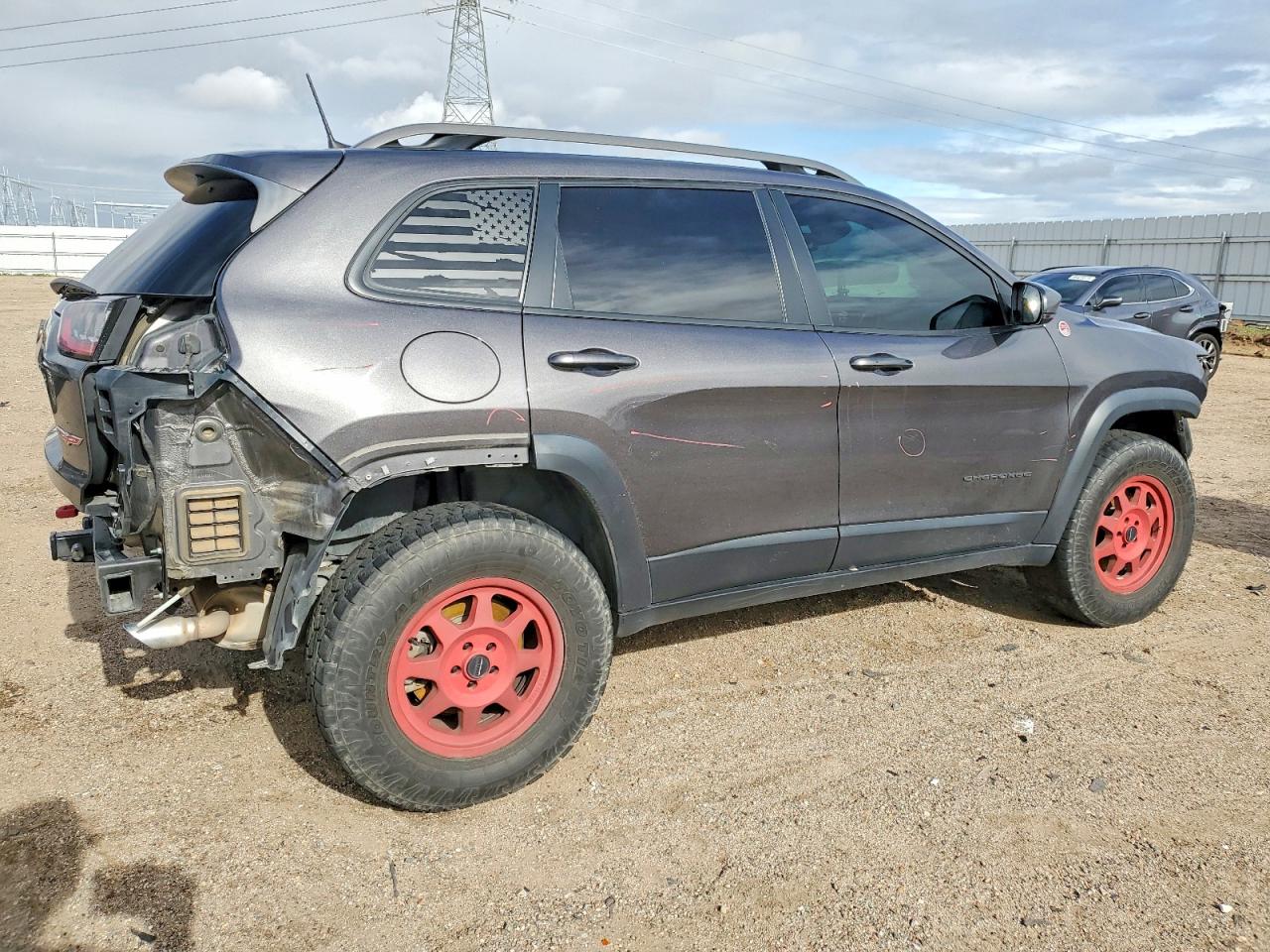 2019 JEEP CHEROKEE TRAILHAWK photo 3