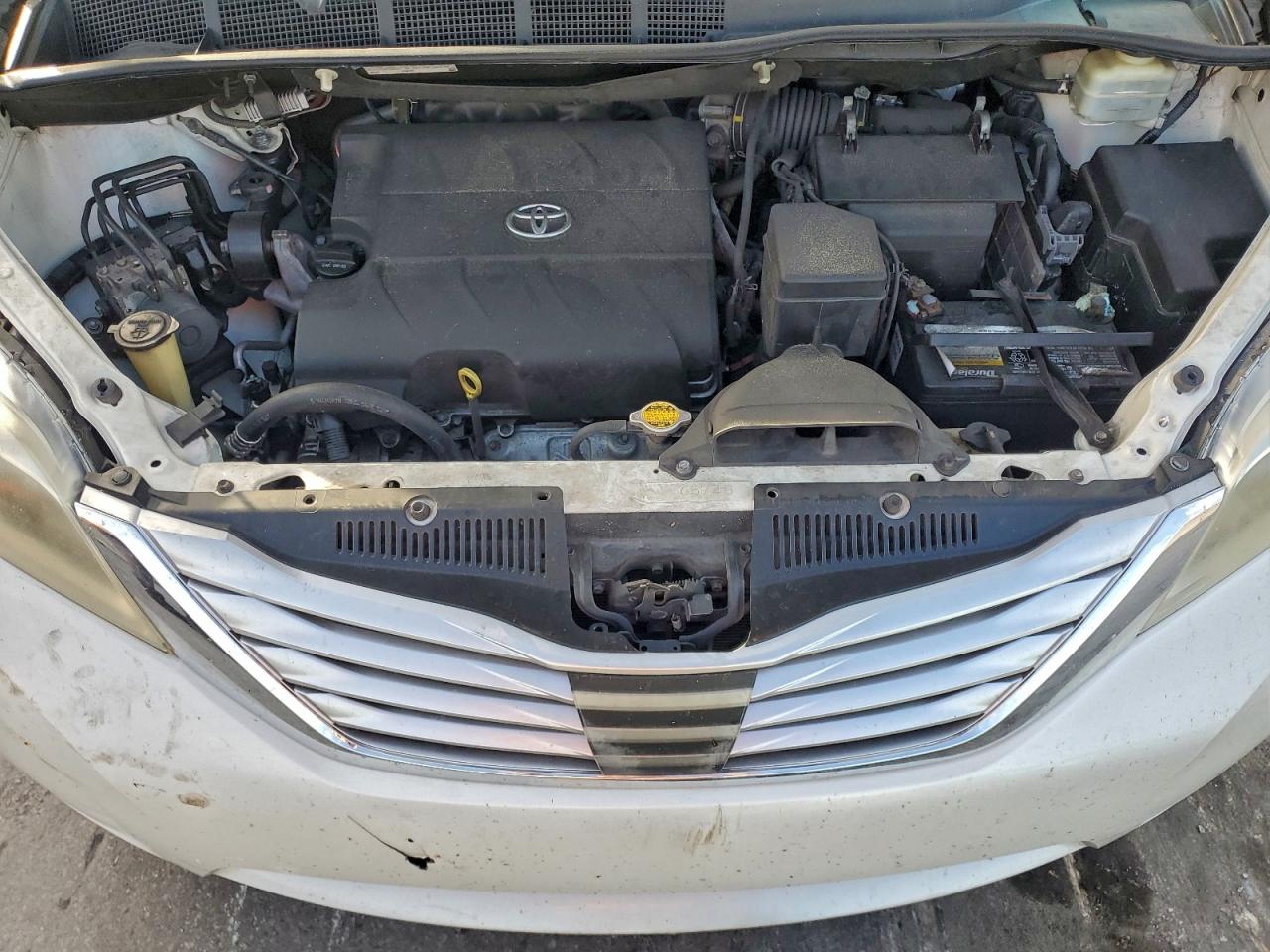 2015 TOYOTA SIENNA XLE photo 12