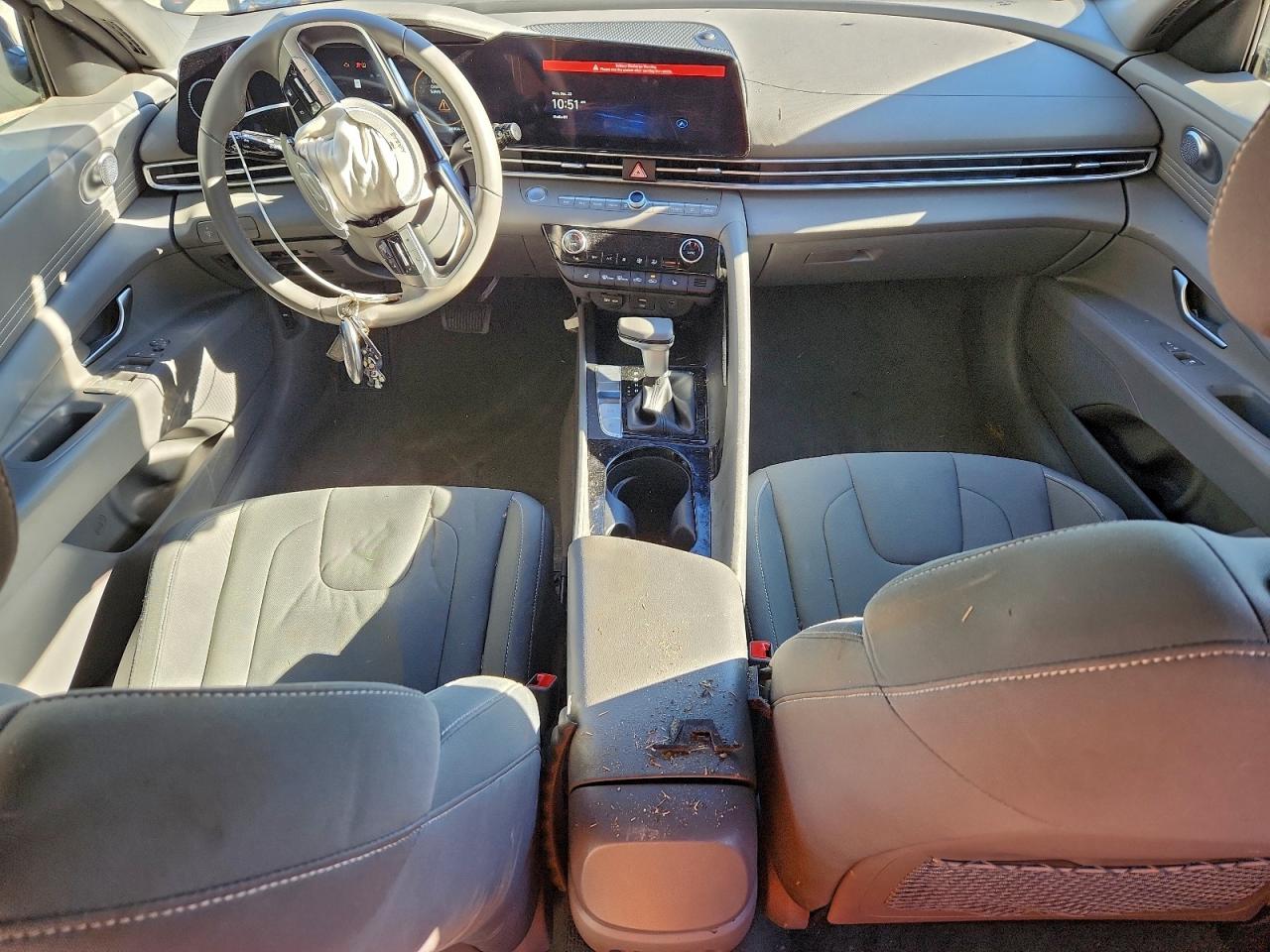 2025 HYUNDAI ELANTRA SEL photo 8
