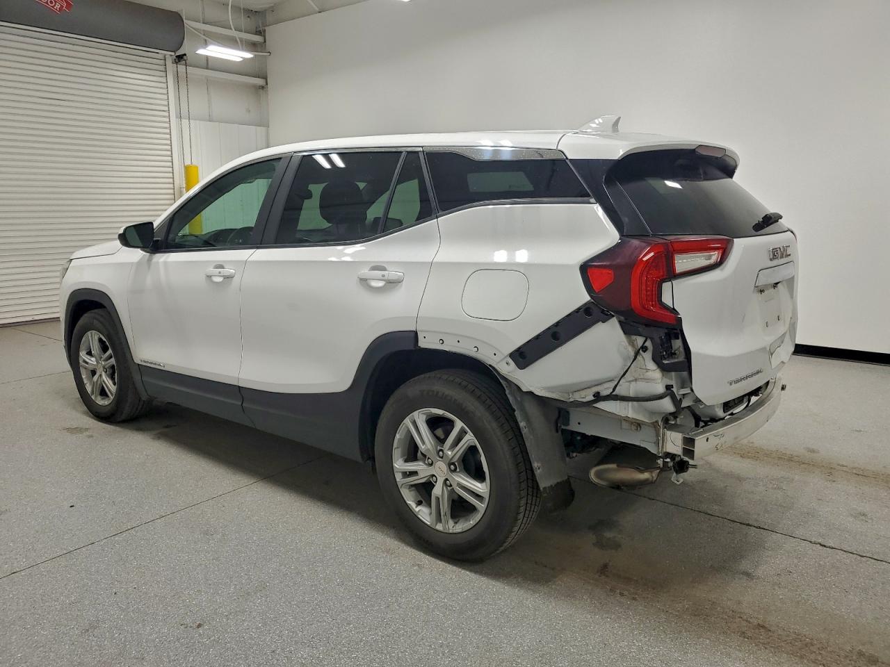 2024 GMC TERRAIN SLE photo 2