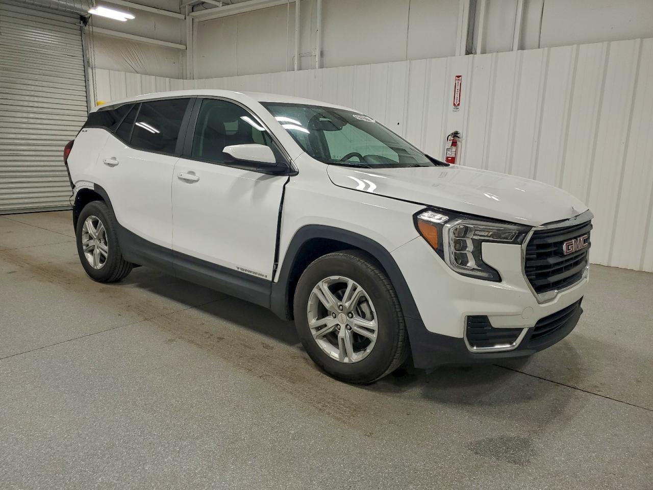 2024 GMC TERRAIN SLE photo 4