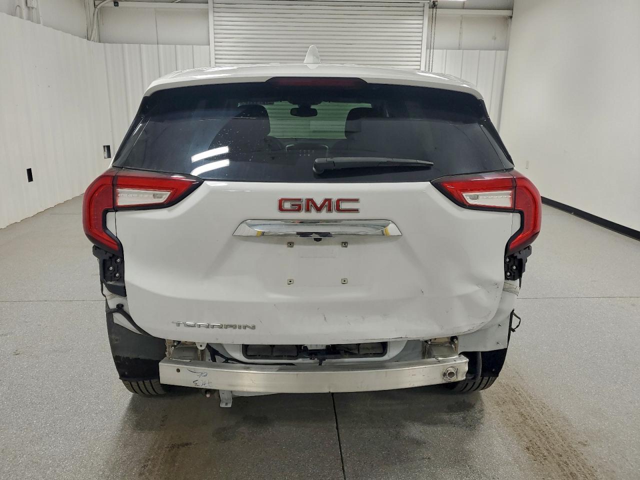2024 GMC TERRAIN SLE photo 6