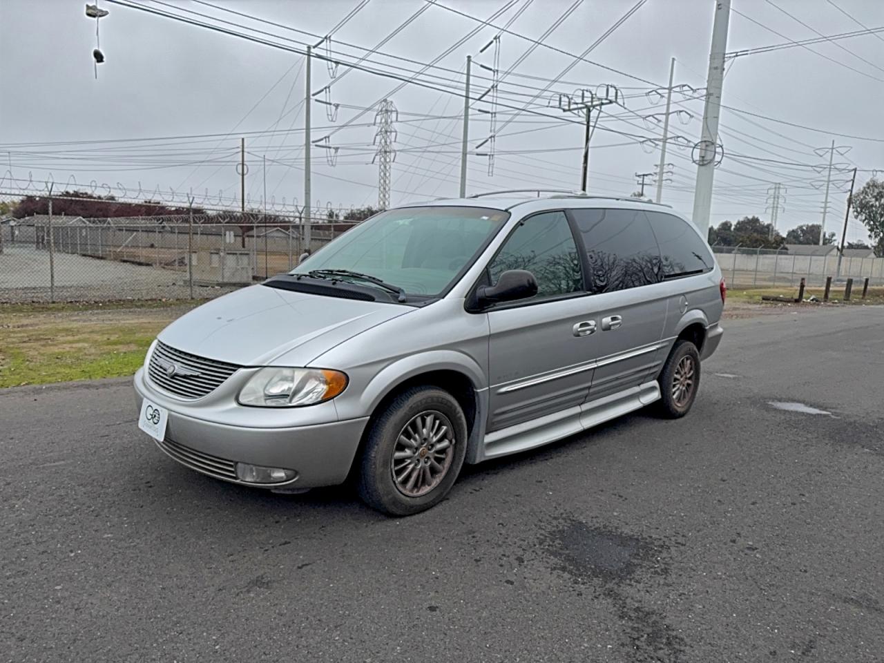 2002 CHRYSLER TOWN & COUNTRY LIMITED photo 2