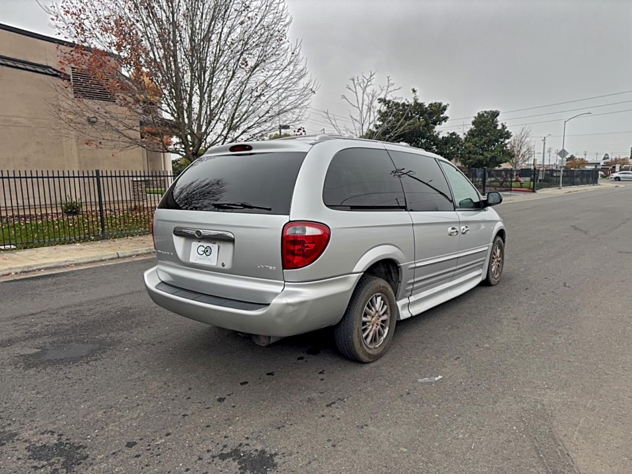 2002 CHRYSLER TOWN & COUNTRY LIMITED photo 4