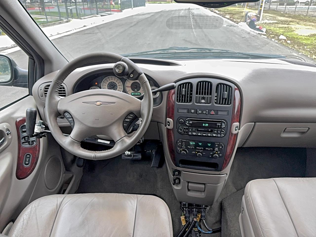 2002 CHRYSLER TOWN & COUNTRY LIMITED photo 9