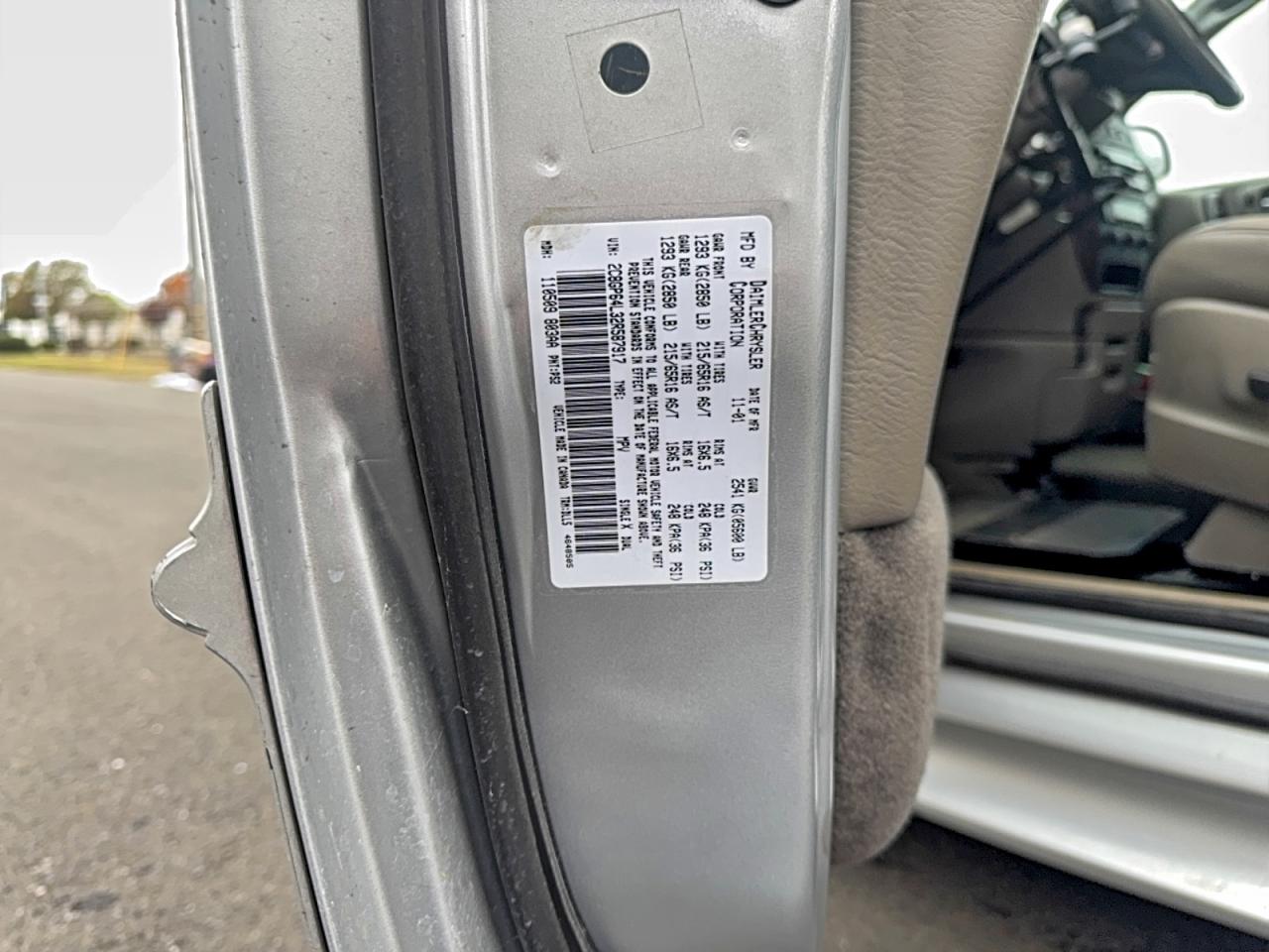 2002 CHRYSLER TOWN & COUNTRY LIMITED photo 10