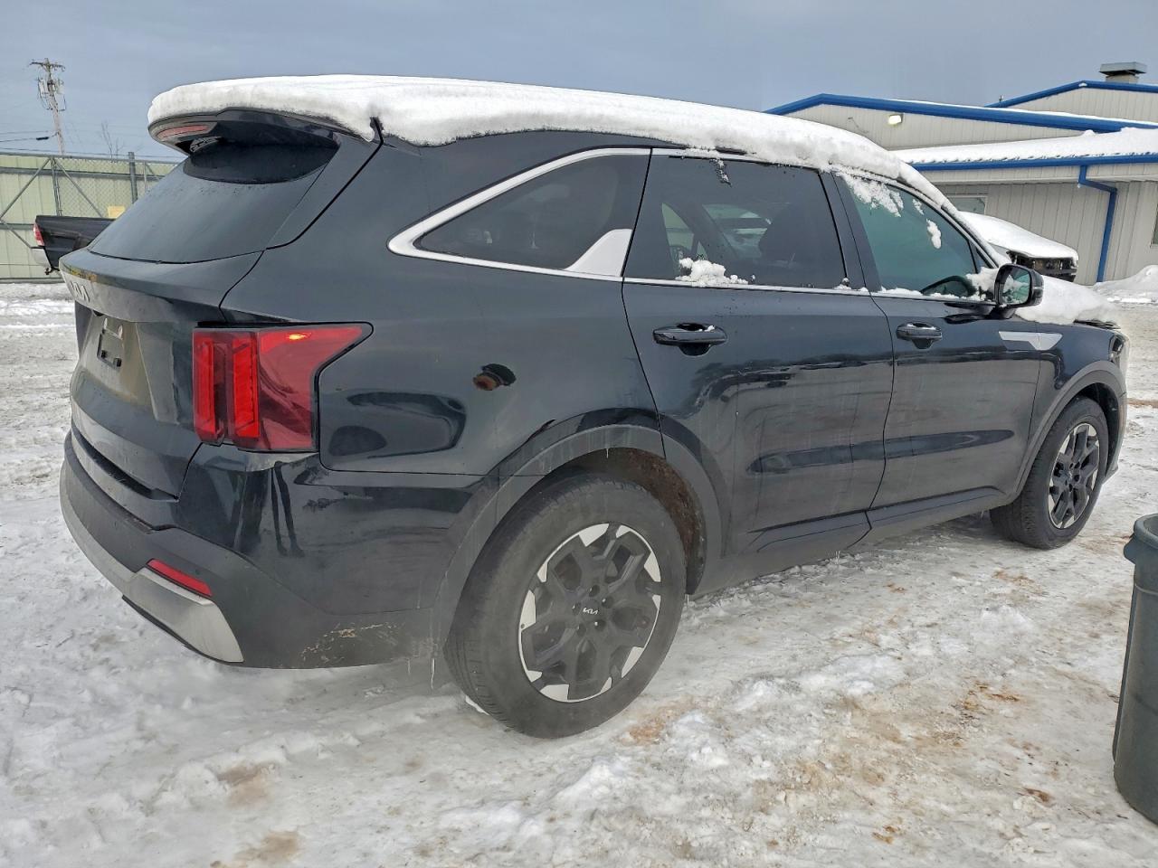 2024 KIA SORENTO S photo 3