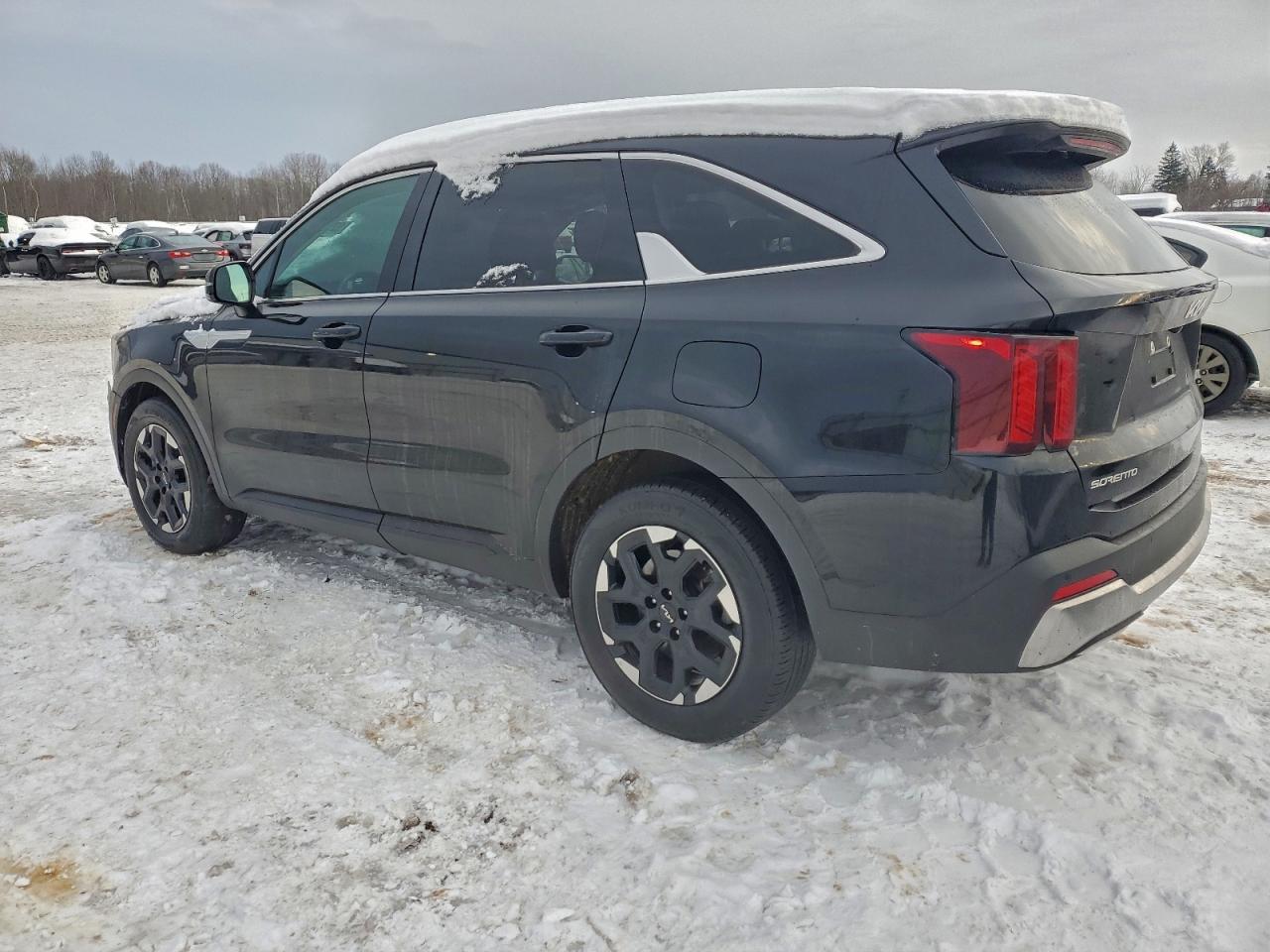 2024 KIA SORENTO S photo 2