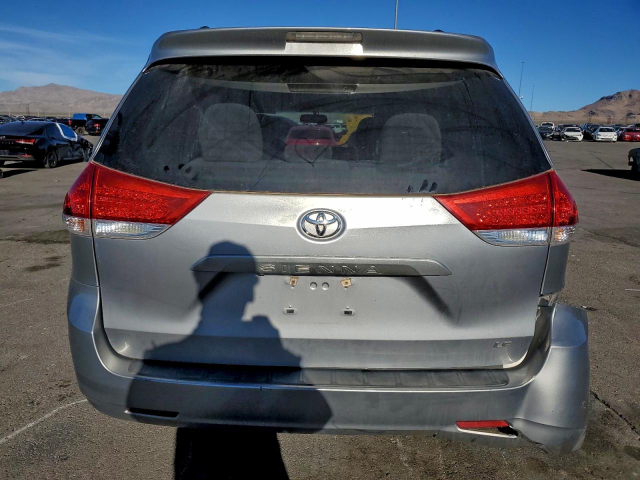 2013 TOYOTA SIENNA LE photo 6